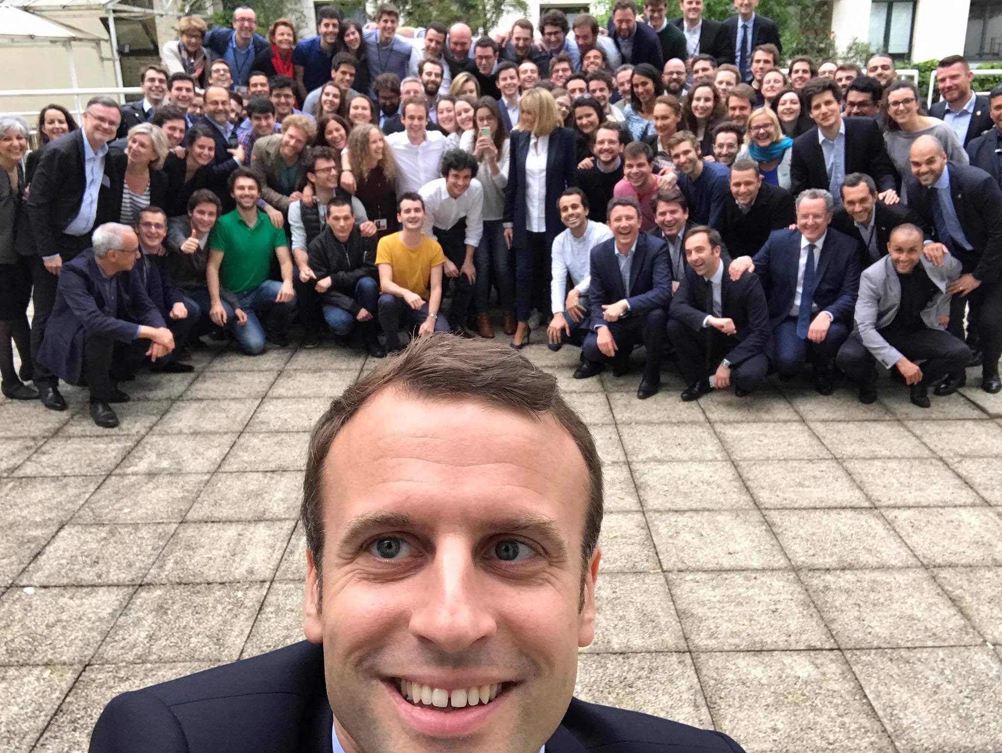 Macron toma posse como presidente e defende uma França forte