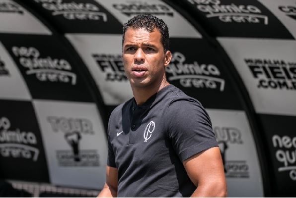 Fernando L Zaro N O Pensa Em Refor Os E V Solu O Dentro Do Corinthians