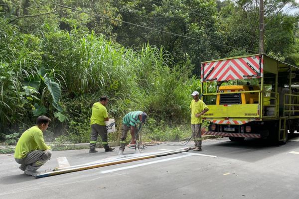 Ribeirão Pires realiza sinalização horizontal na avenida Santa Clara