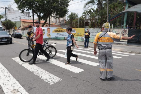 Santo André inicia Operação Volta às Aulas foco na travessia segura