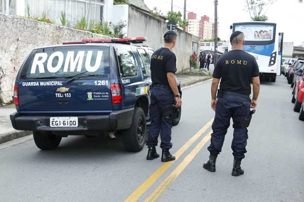 GCM e PM promovem ação de segurança em Santo André