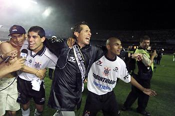 Campeão mundial em 2000, Oswaldo de Oliveira é novo técnico do