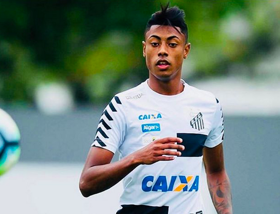 Bruno Henrique treina com óculos para prática de esporte