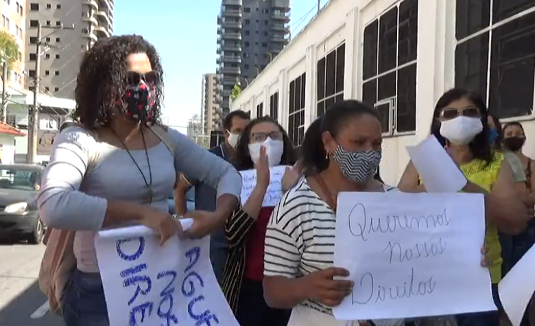 Trabalhadores cobram pagamento de rescisões da Chocolate Pan (Foto Reprodução/Internet)