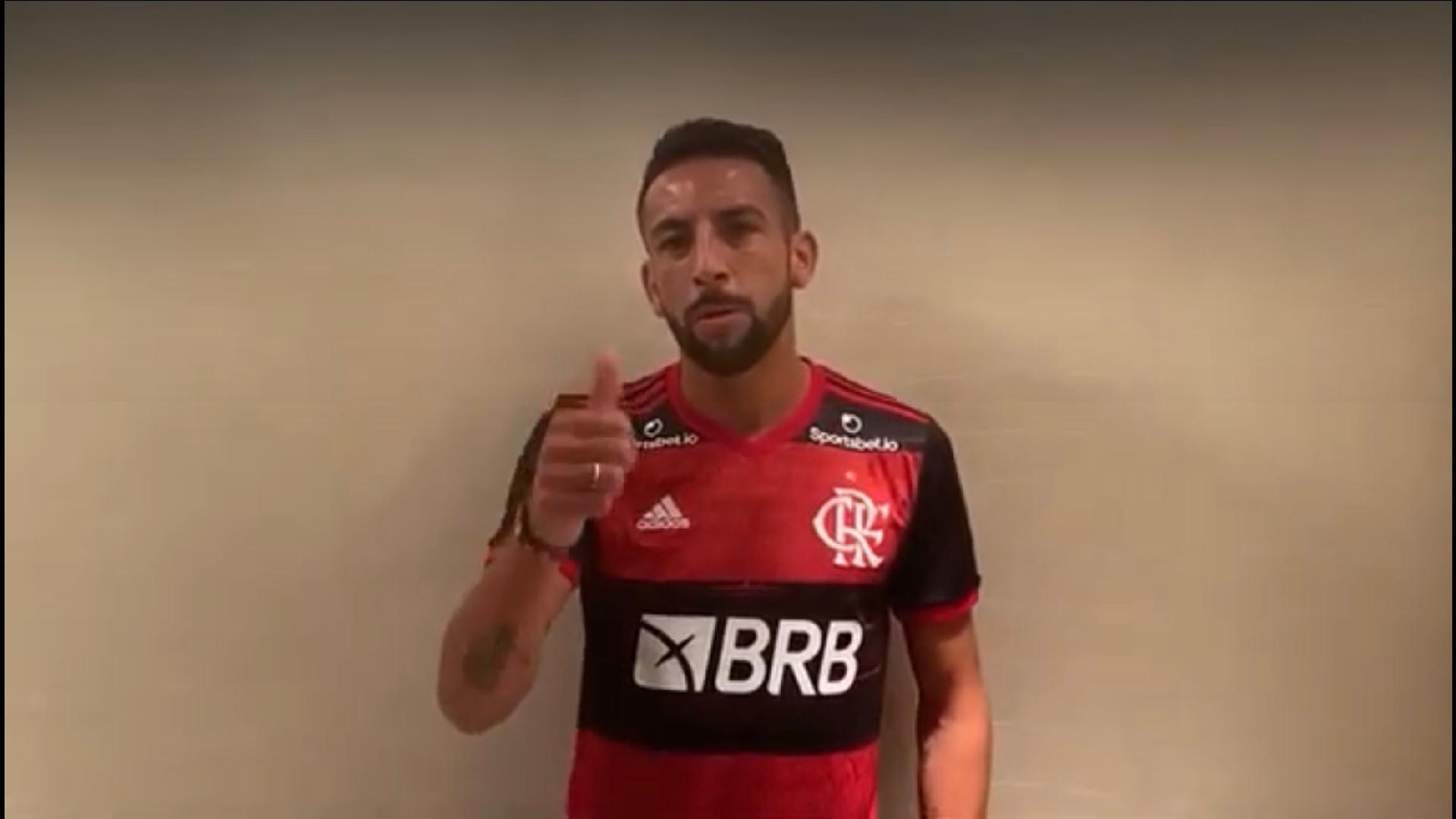 Flamengo anuncia a contratação do chileno Isla para a vaga de Rafinha na  lateral - Superesportes