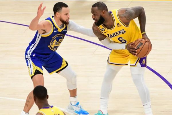 Lakers enfrenta Warriors pelo jogo 5 da semifinal da NBA; saiba