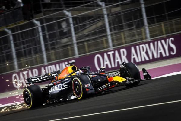 F1 2022: VERSTAPPEN lidera no Bahrein, com FERRARI na COLA